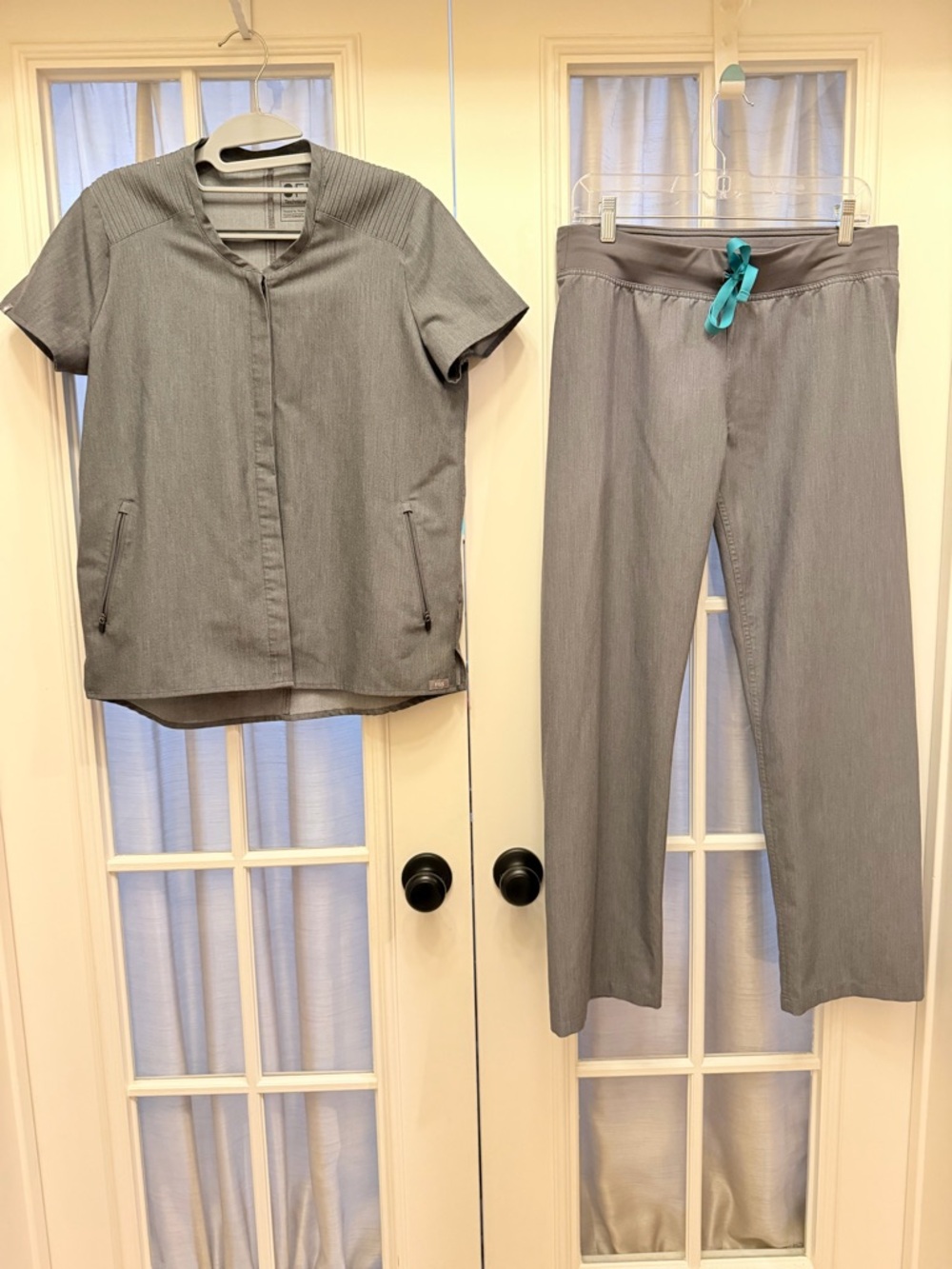 Medium Charcoal Figs Set Limbe Pintuck Top w/ Livingston Pants EUC